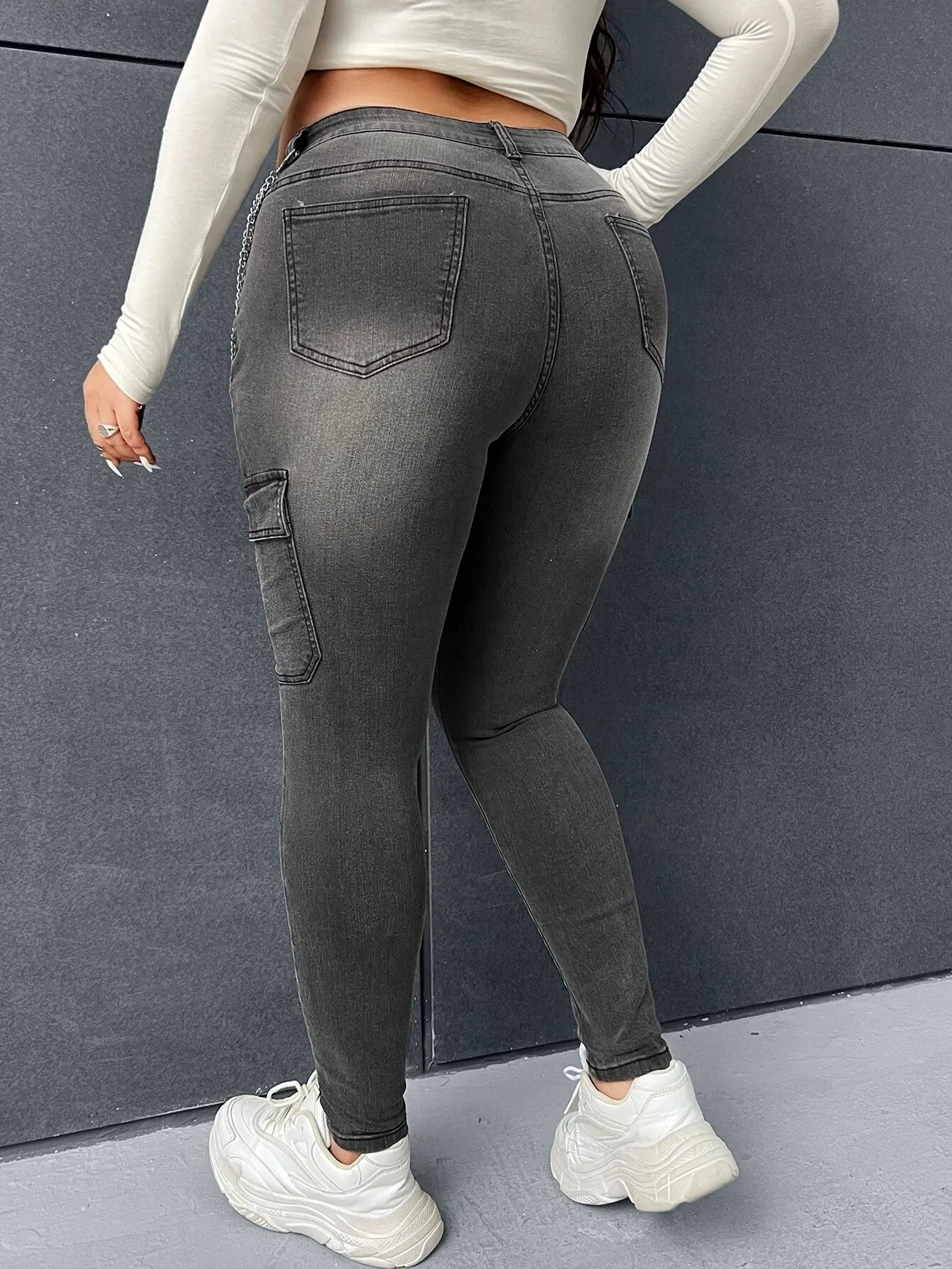 Chain Detail Flap Pocket Jeans