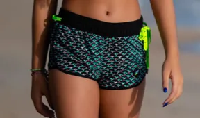 Chicas Short Scales