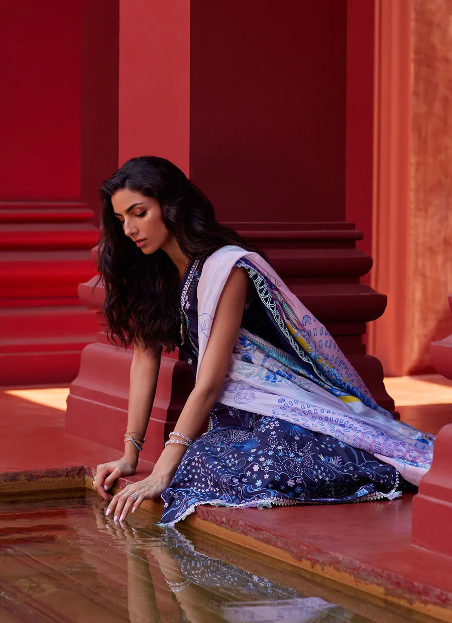 Farah Talib Aziz | Suay Lawn 24 | IZEA BLUE