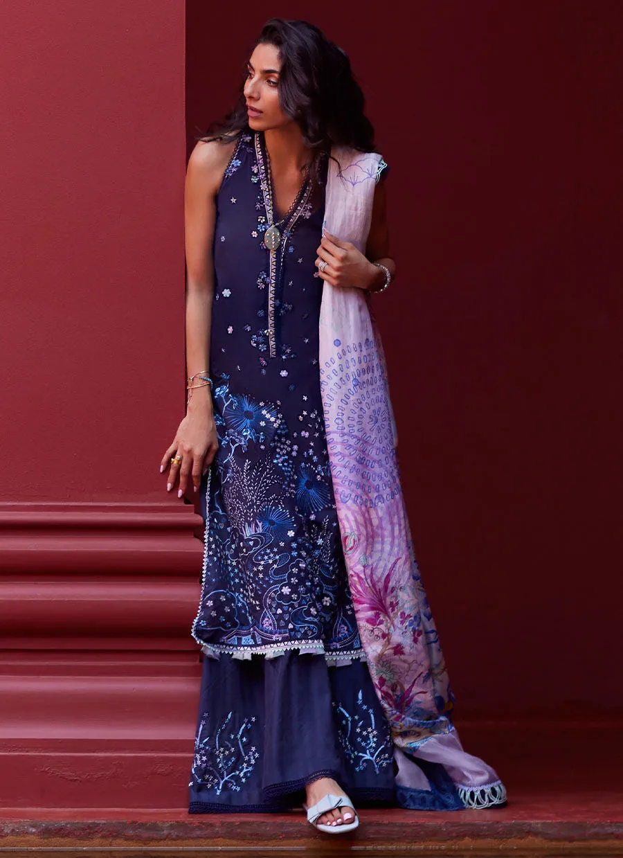 Farah Talib Aziz | Suay Lawn 24 | IZEA BLUE